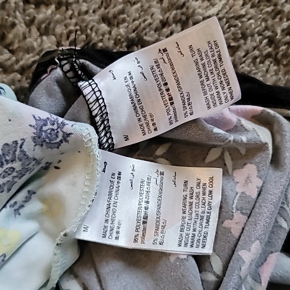 2 EPIC THREADS STRETCHY FLORAL DRESSES - Picture 8 of 9